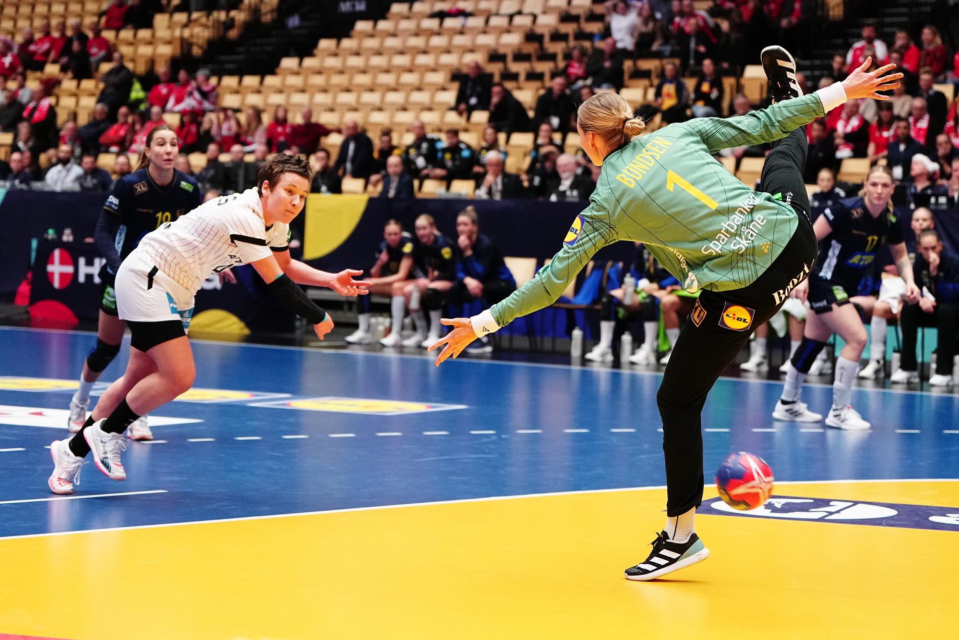 Johanna Bundsen och Sverige höll nollan i 14 minuter och sju sekunder.