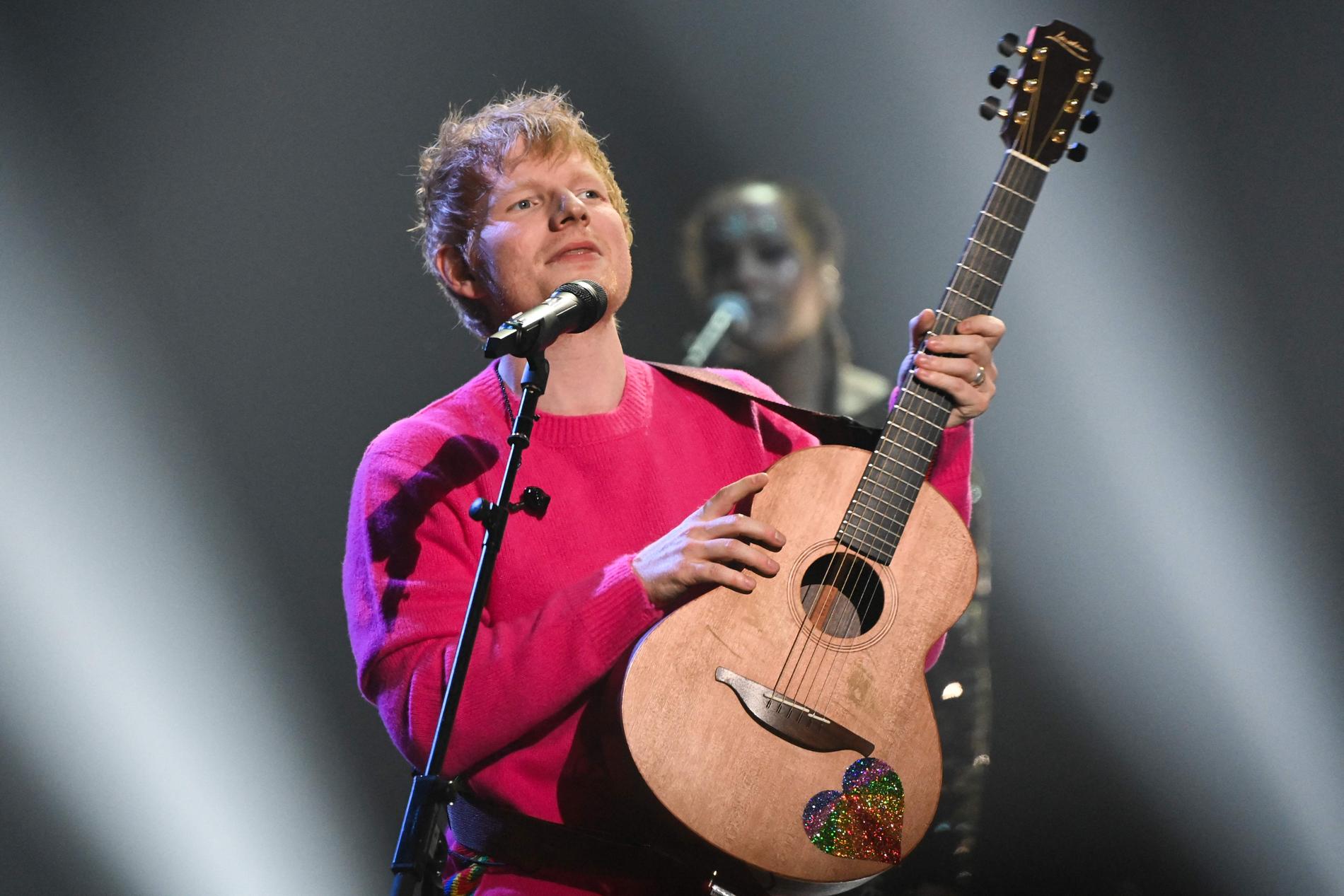 Ed Sheeran både uppträdde och fick pris på MTV European Music Awards i Budapest, Ungern, på söndagen.
