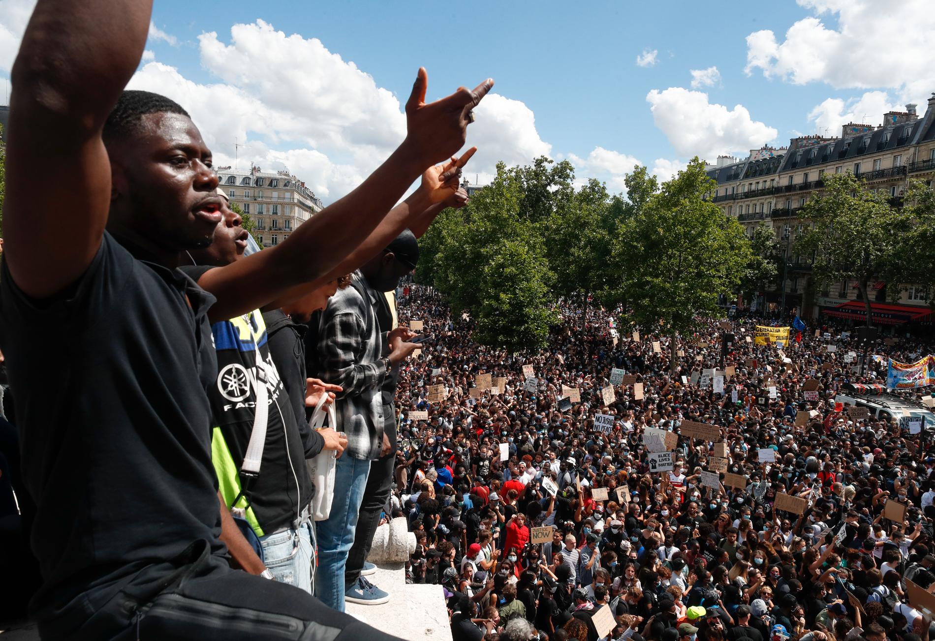 I Paris samlades tusentals i protest mot rasism och polisvåld.