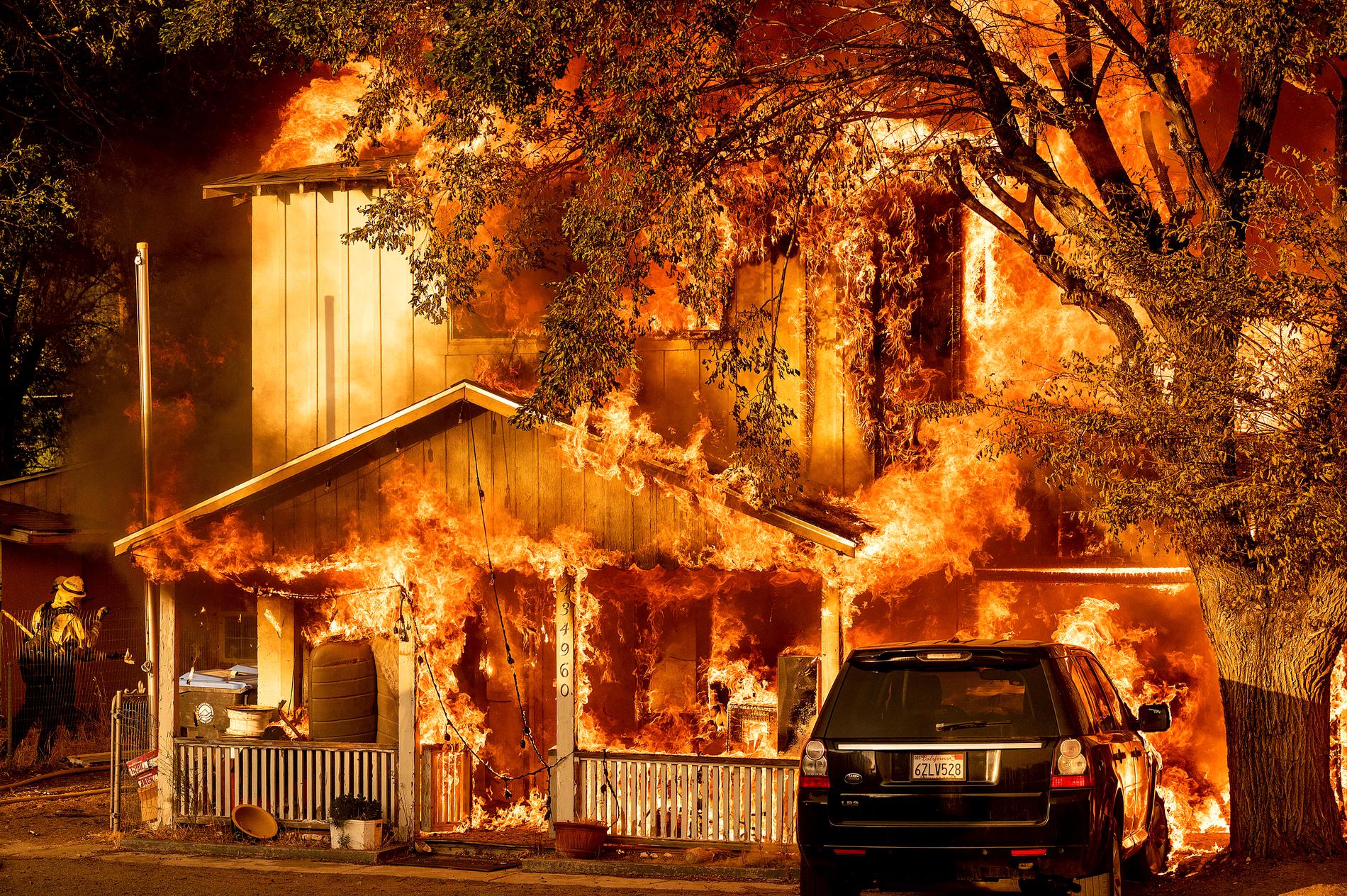 Bränderna i Kalifornien fortsatte under helgen. 