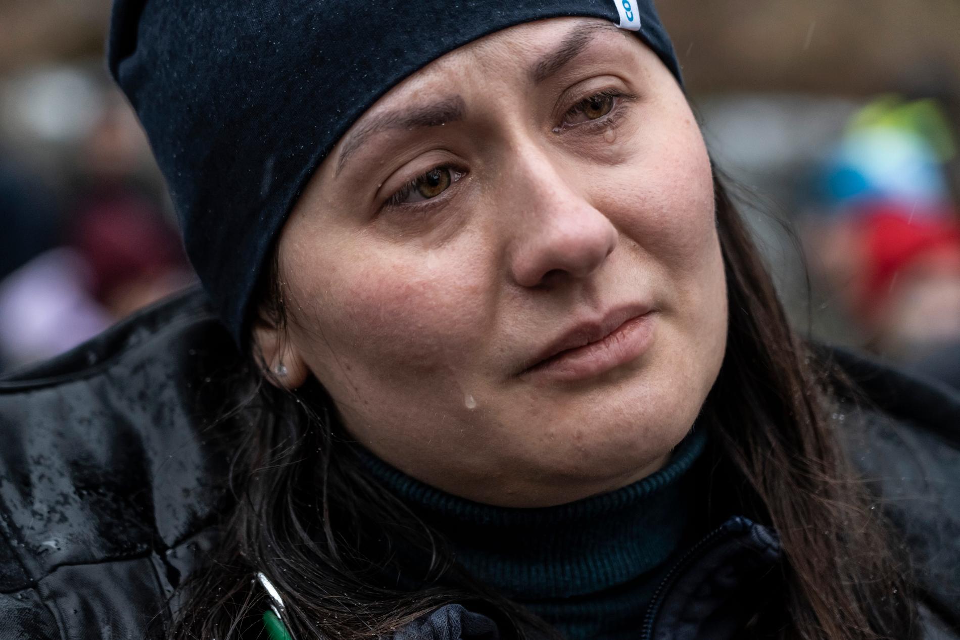 ”De sa att vi är syskon, men syskon gör inte såhär”, säger ambulansföraren Julia Alramla, 32, har familj i Ternopil.
