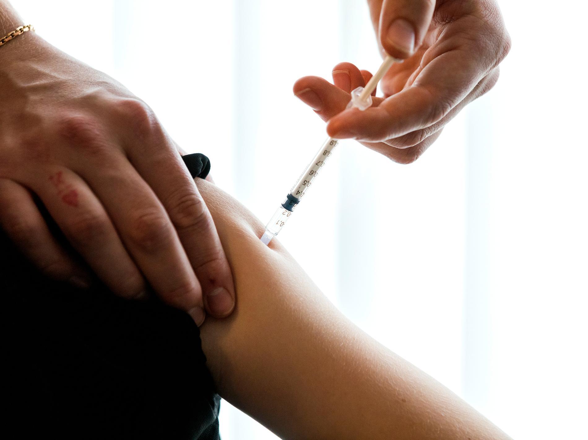 Vaccinering är ett stort kroppsligt ingrepp, enligt experterna. Arkivbild.