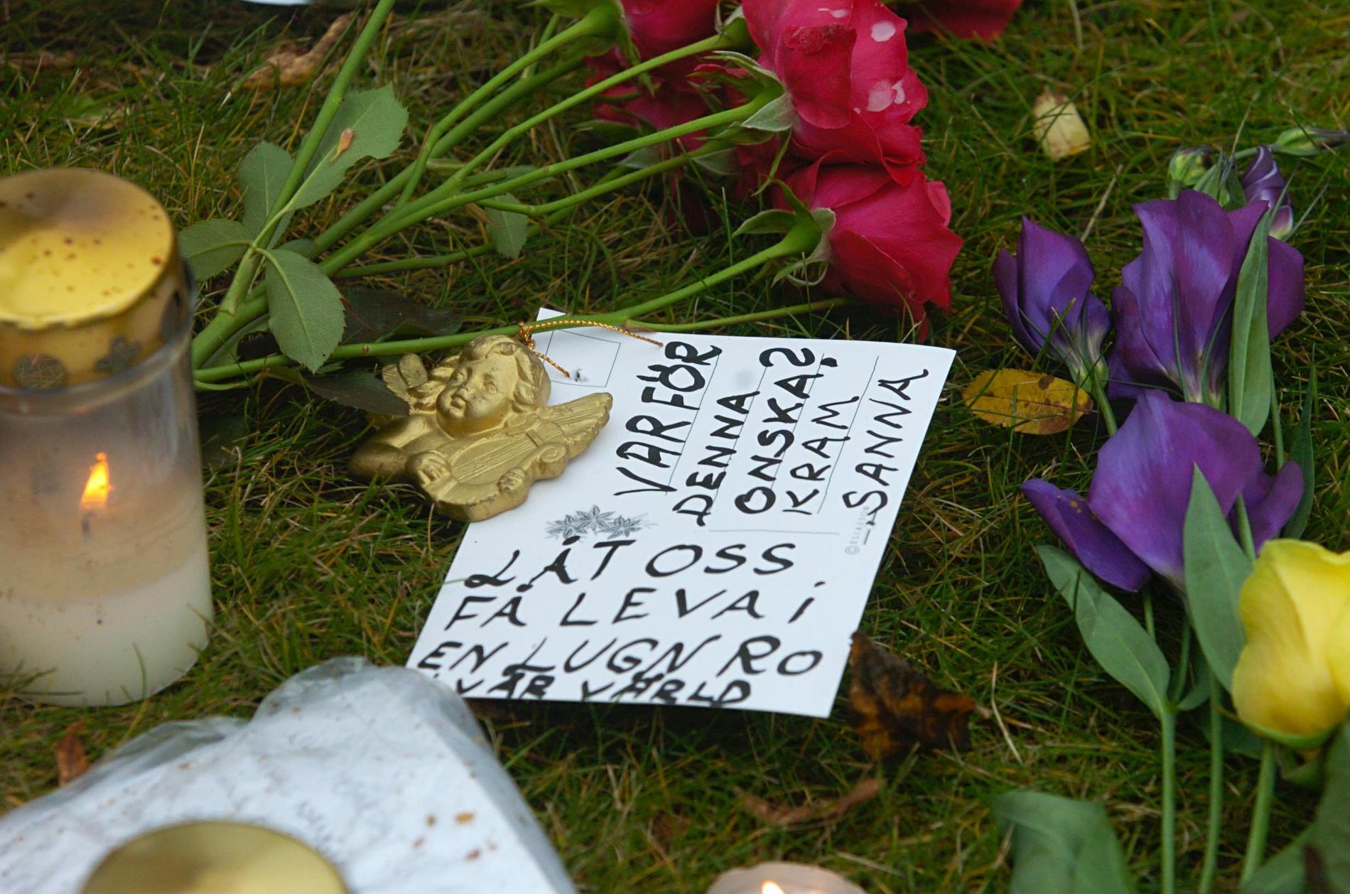 En åttaårig pojke och en 56-årig kvinna höggs ihjäl i Linköping 2004. Dubbelmordet är ett av fallen där den nya familjesökningen i dna-registren kan ge ett genombrott.
