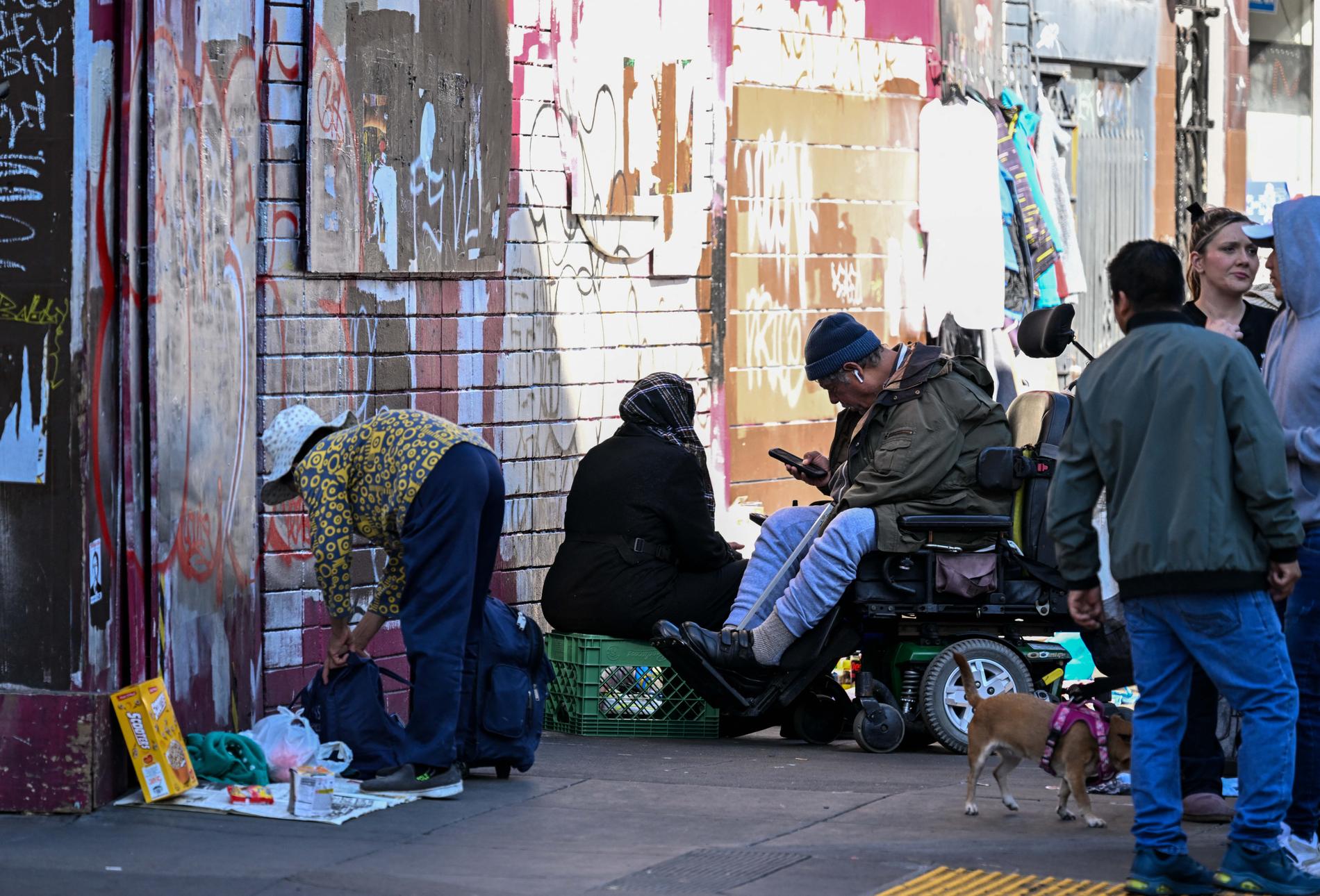 Hemlösa i San Francisco som är en av alla amerikanska städer som drabbats av fentanylkrisen.