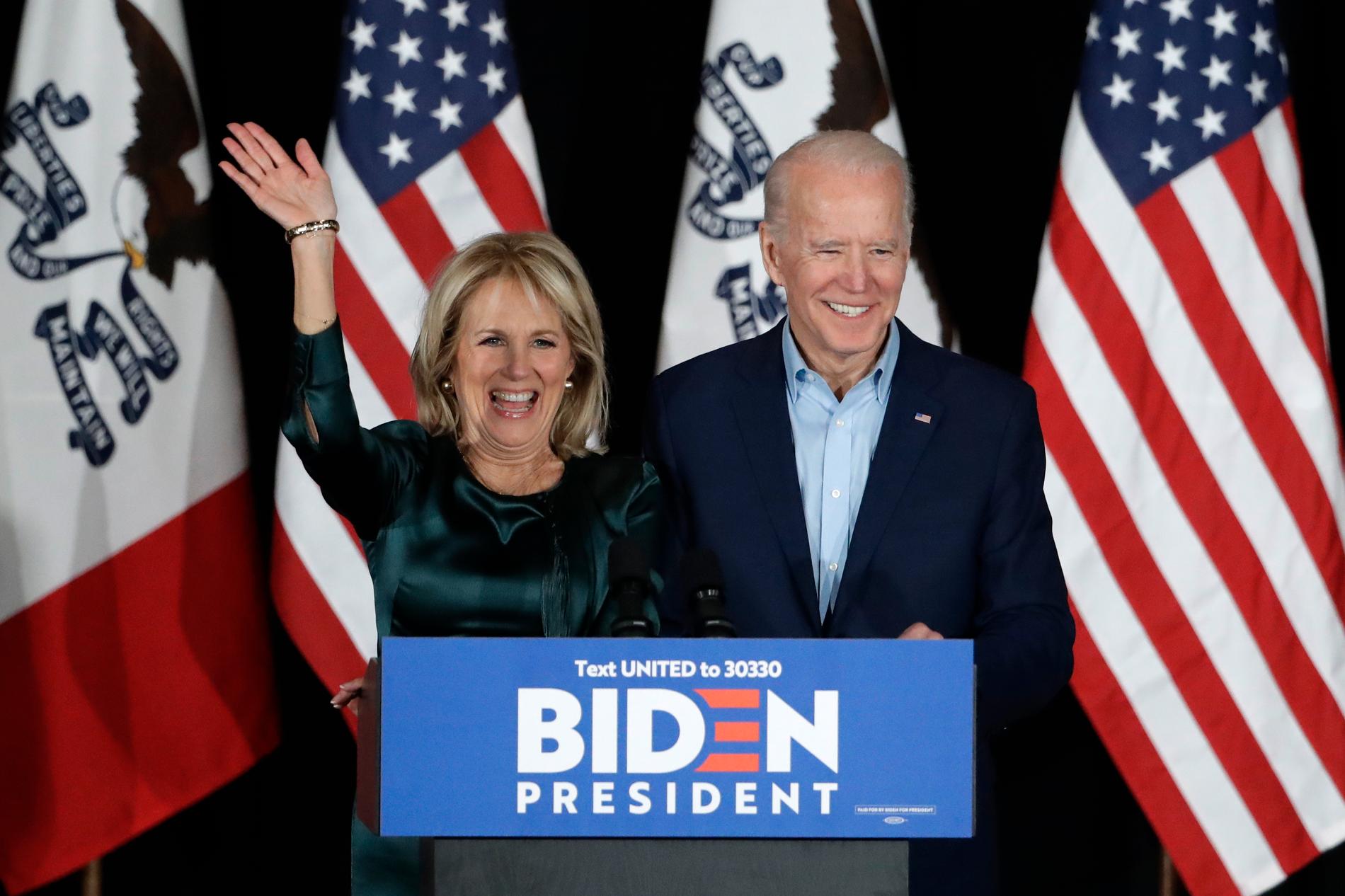 Den demokratiska presidentkandidaten Joe Biden och hans fru Jill Biden mötte väljarna i Iowa med breda leenden. Men Biden verkar ha gjort ett riktigt dåligt val.