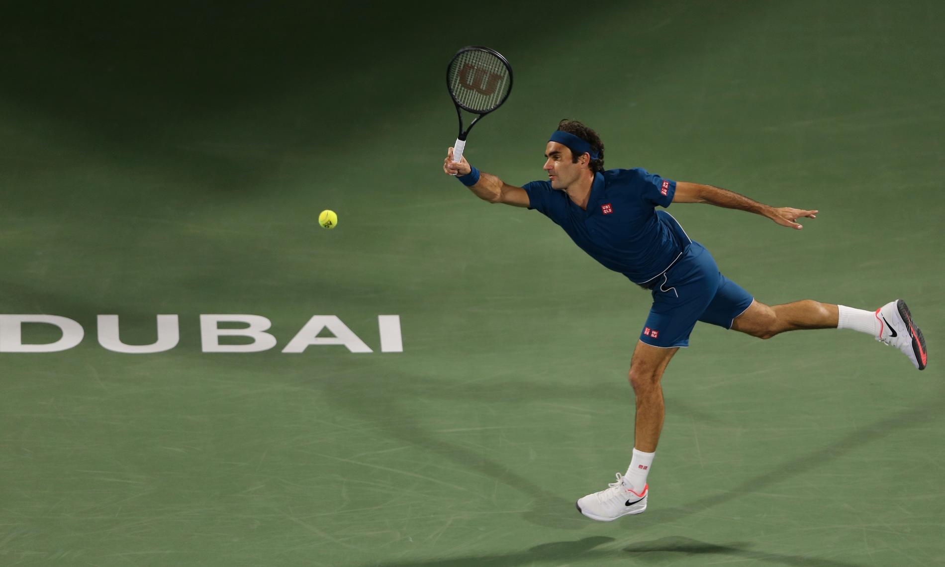 Roger Federer jubilerade och tog sin 100:e turneringsseger i Dubai.