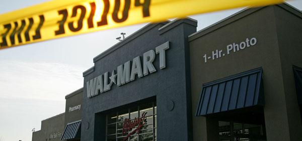 Den 2-åriga pojken kom åt sin mammas pistol på varuhuset Wal-Mart i Idaho, USA.