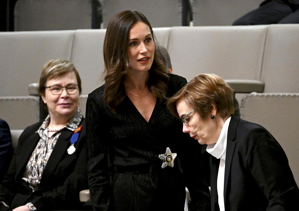 Före detta premiärminster Sanna Marin deltog i riksdagens sammanträde i plenisalen strax före installationen av Finlands nye president. 
