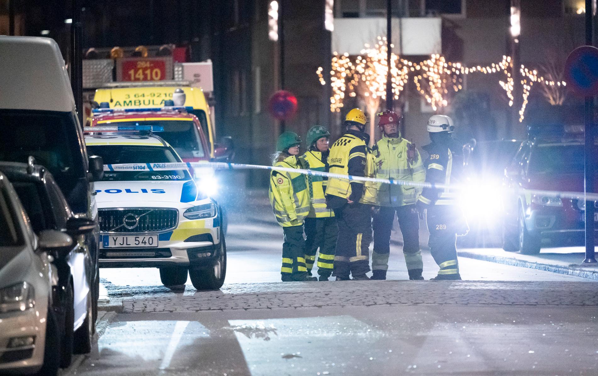 Polis och räddningstjänst på plats efter explosionen på Östergatan i Landskrona.