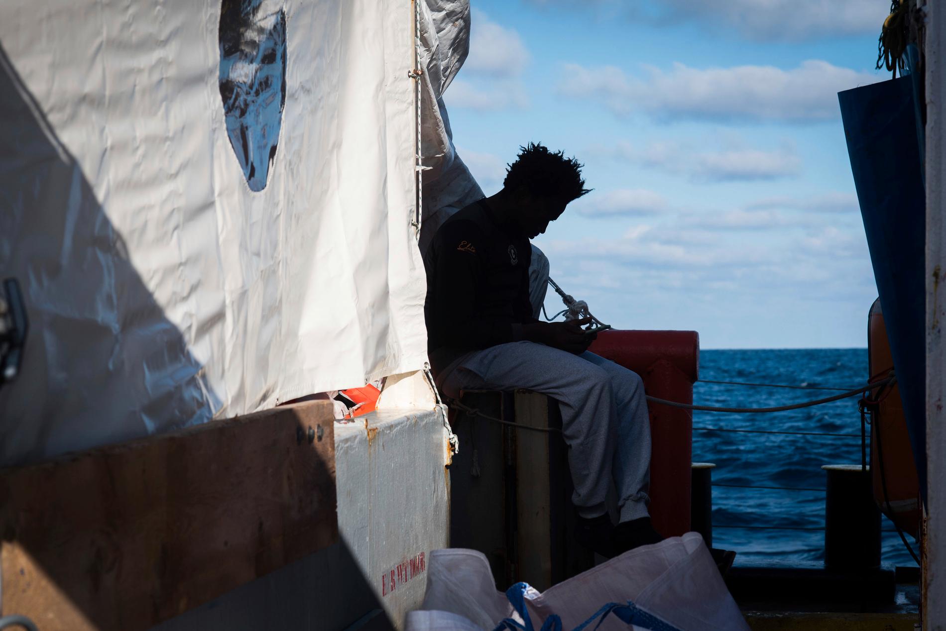 En av migranterna ombord Sea Watch 3.