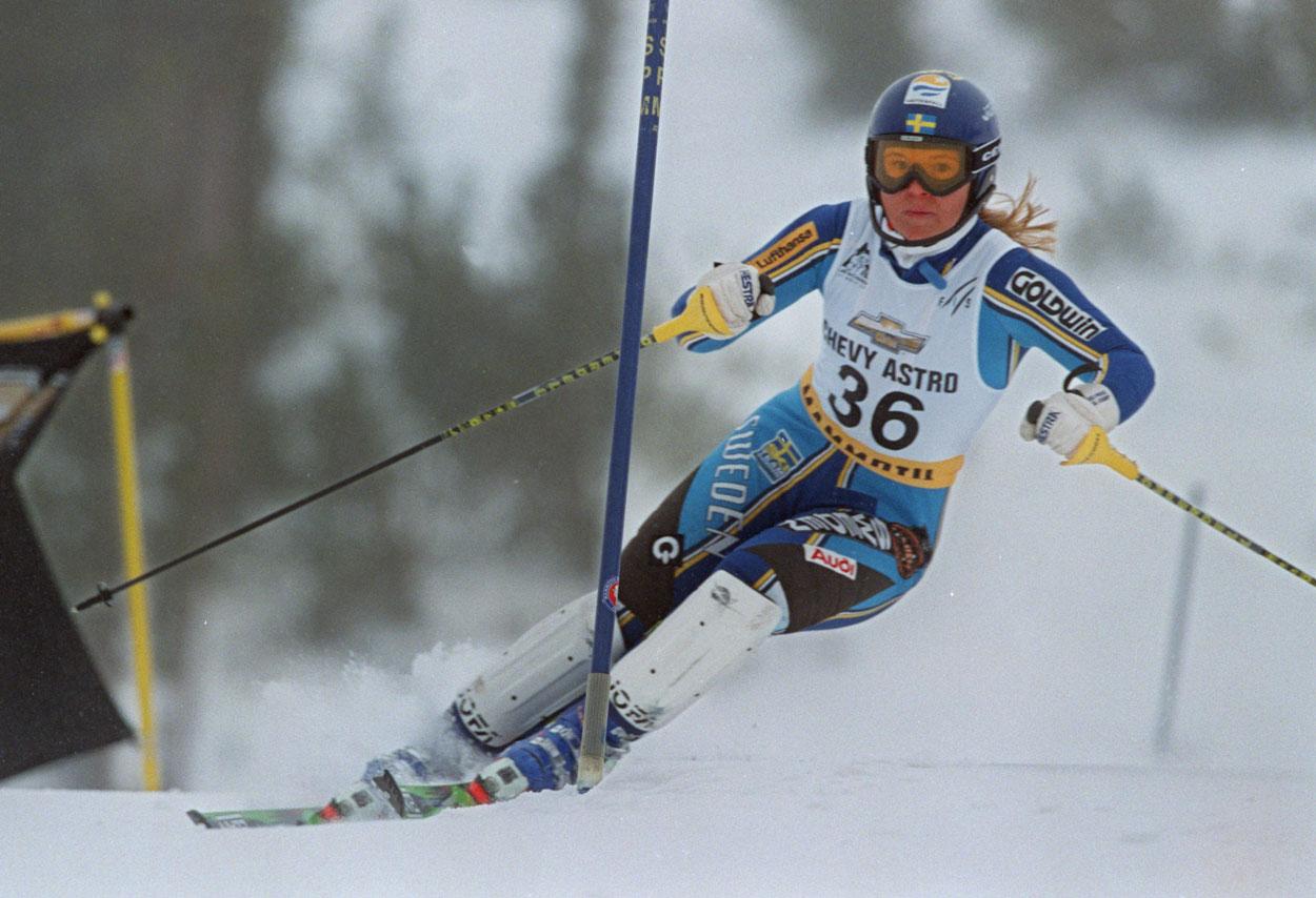 1998 I december, nio månader efter debuten, går det bättre – Anja från Tärnaby gör ett sensationsartat andraåk i amerikanska Mammoth Mountain och går från 15:e till första plats...