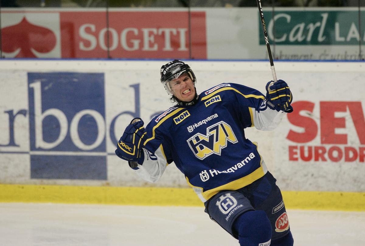 Snart i blått? Björn Melin har haft en tung säsong sedan han som färsk SM-mästare lämnade HV71. Men snart kan han vara tillbaka.