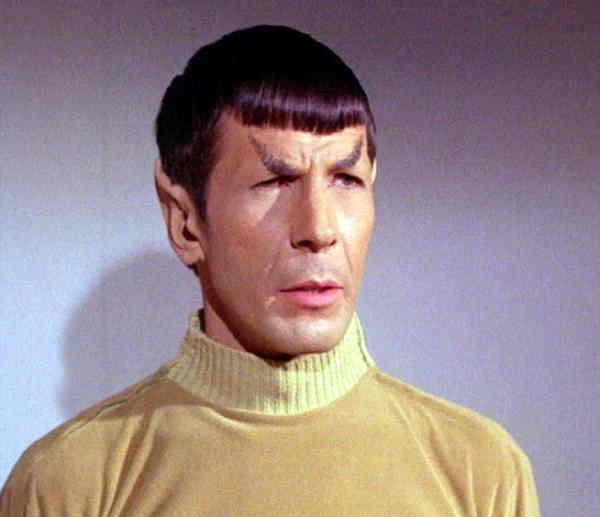 Spock spelad av Leonard Nimoy.