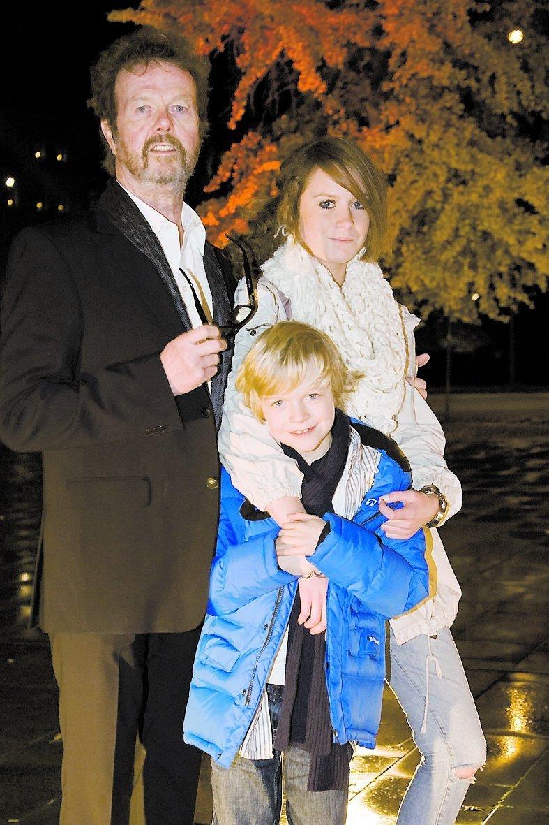 Göran Stangertz med sig barnen Maggie och Nils.