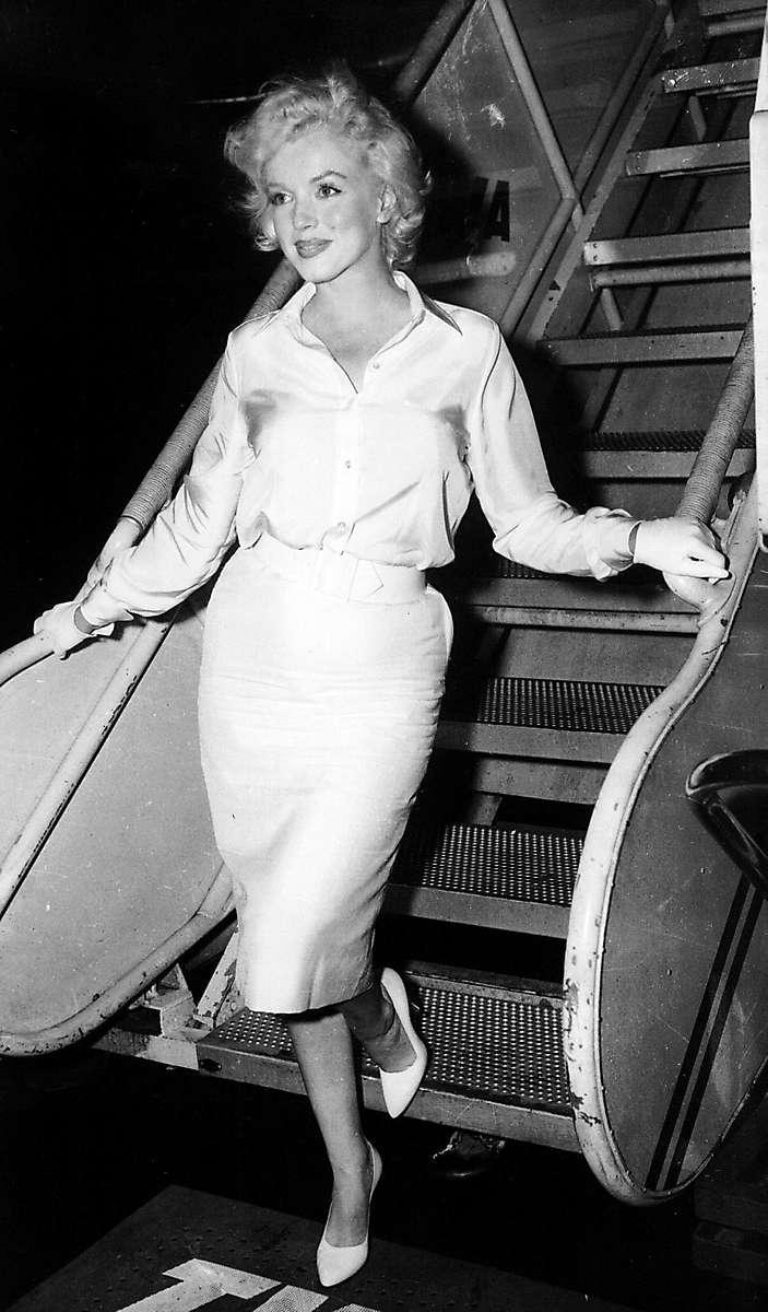 Marilyn Monroe 1958, på väg tillbaka till Los Angeles från New York för att filma. I mitten av 50-talet lämnade hon Kalifornien iklädd svart peruk och under namnet Zolda Zonk, enligt en ny bok.