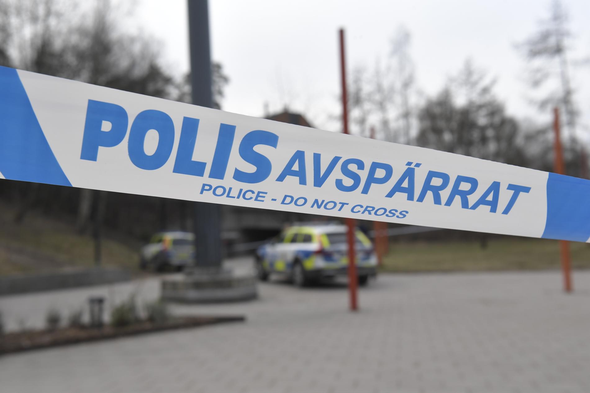 Ett 10-tal personer var inblandade i ett bråk i Vårby under lördagsnatten. Akrivbild.