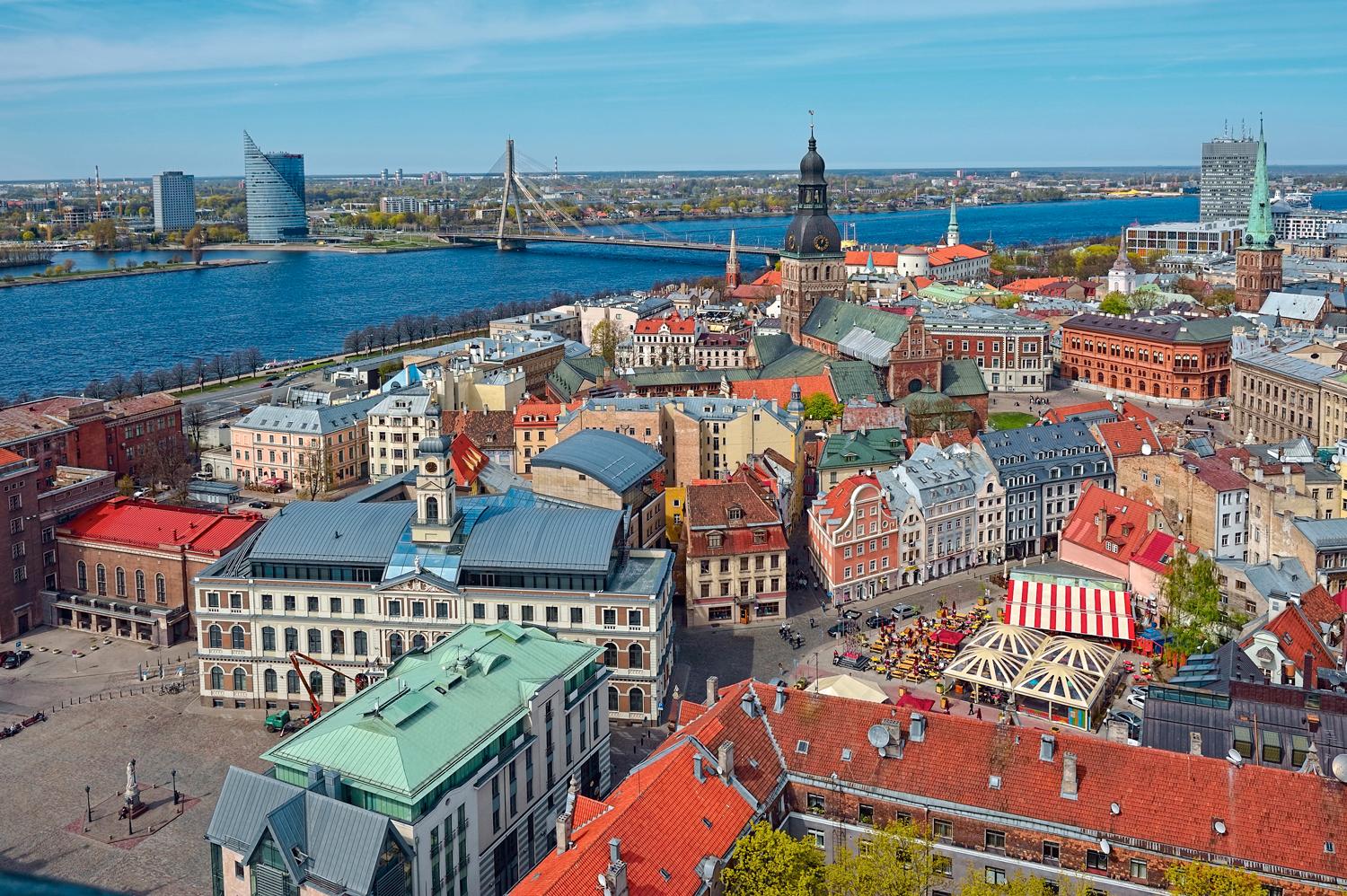 Riga är ett av våra närmsta budgetresmål. Men vill du lyxa till det för en liten slant - åk nu. Det här är ett resmål som kommer bli dyrare.