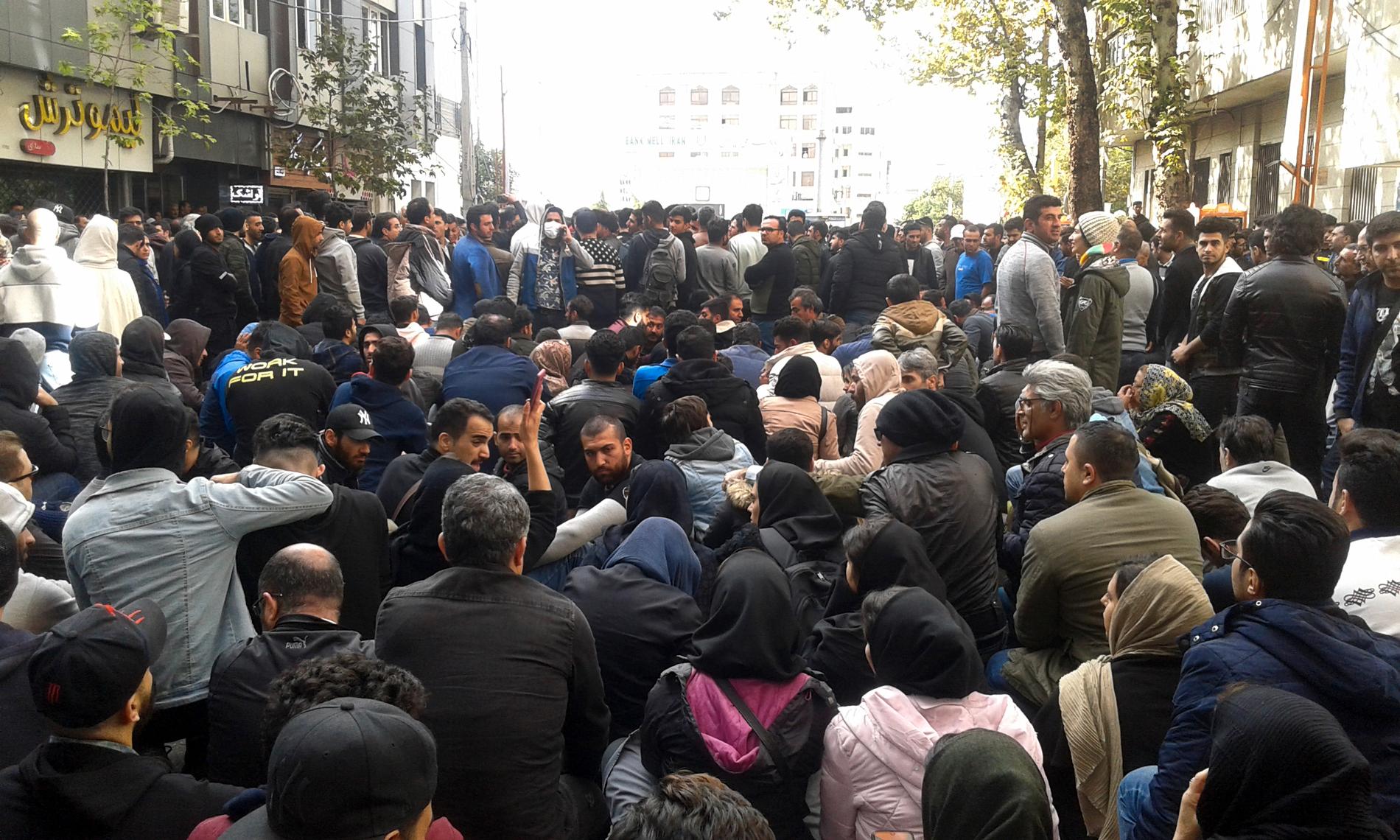 Högkommissionären manade Irans styre att tillåta sin befolkning att demonstrera fredligt.