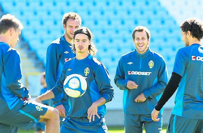 Mikael Lustig har, liksom flera andra unga spelare, slagit sig in i A-landslaget. I dag hoppas han på en ny startplats mot San Marino.