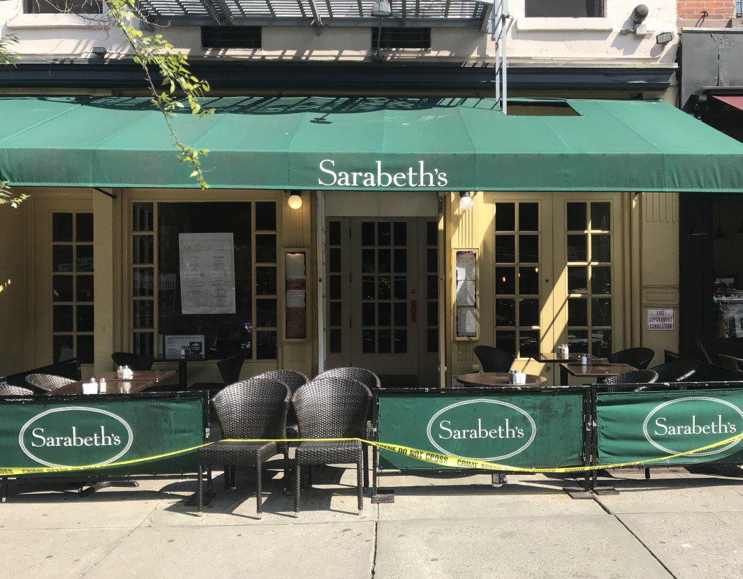 Händelsen utspelade sig mitt i brunschrusningen på restaurangen Sarabeth’s i New York. 