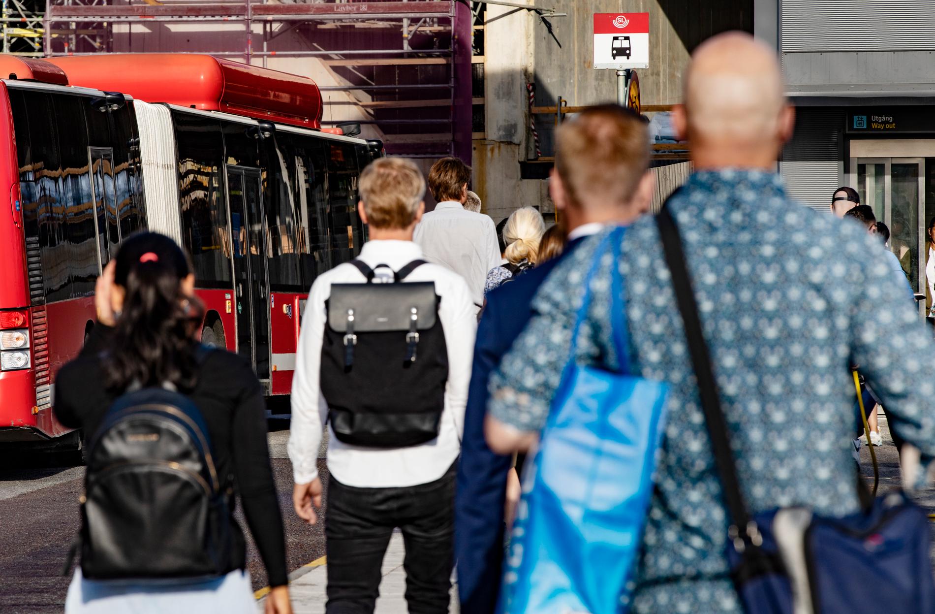 Risken är stor för ökad trängsel i kollektivtrafiken nästa vecka när det både är jobbvecka och skolstart. 