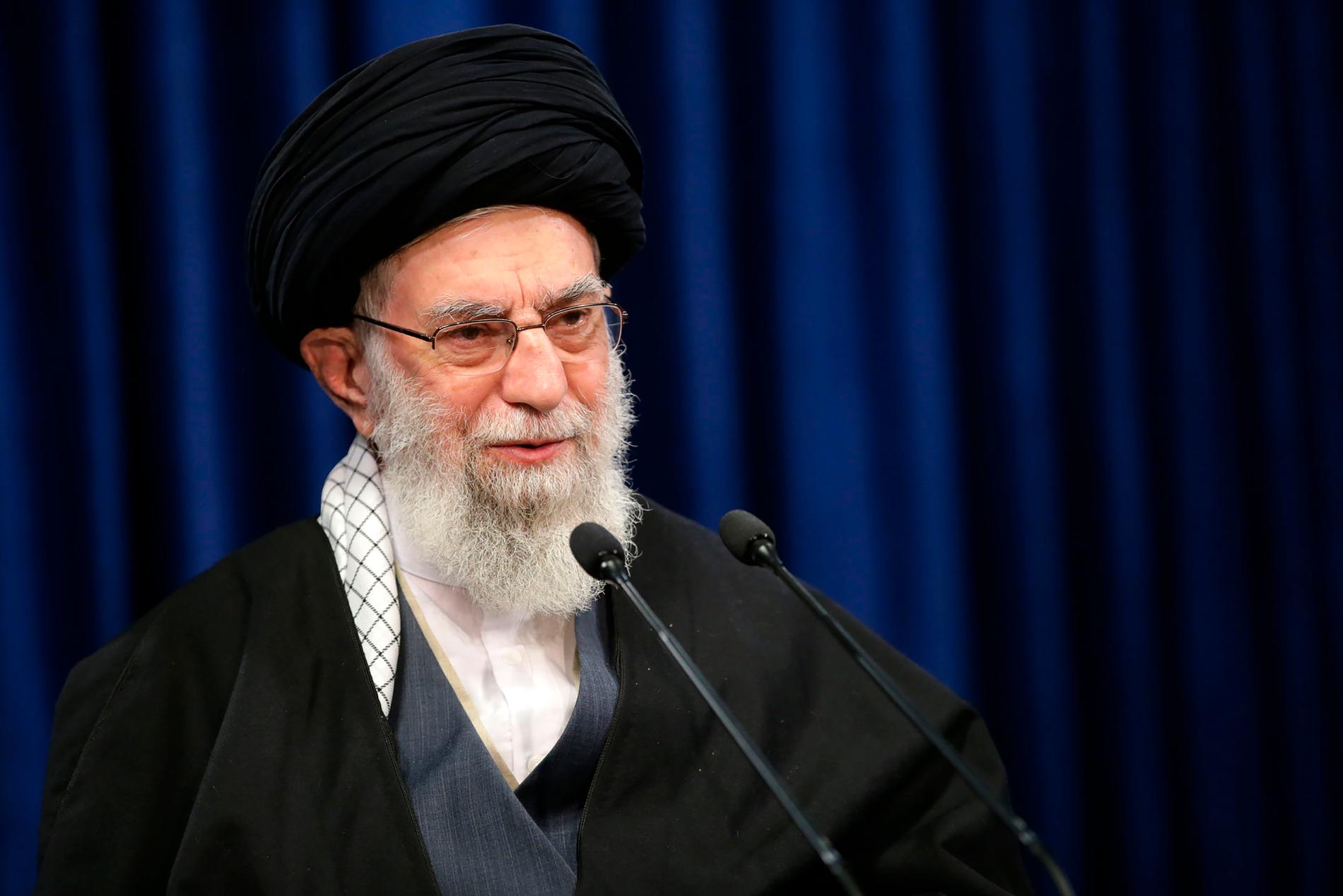Irans högsta andliga ledare, ayatolla Ali Khamenei, har fått ett av sina konton på Twitter avstängt. Arkivbild.