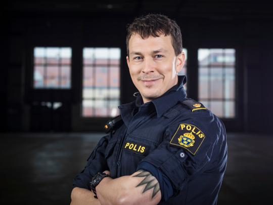 Oscar Töringe spelar Magnus i SVT-succén ”Tunna blå linjen”