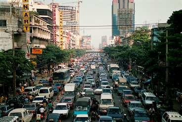 Bangkoks hysteriska trafik kan vara avskräckande för förstagångsbesökaren.