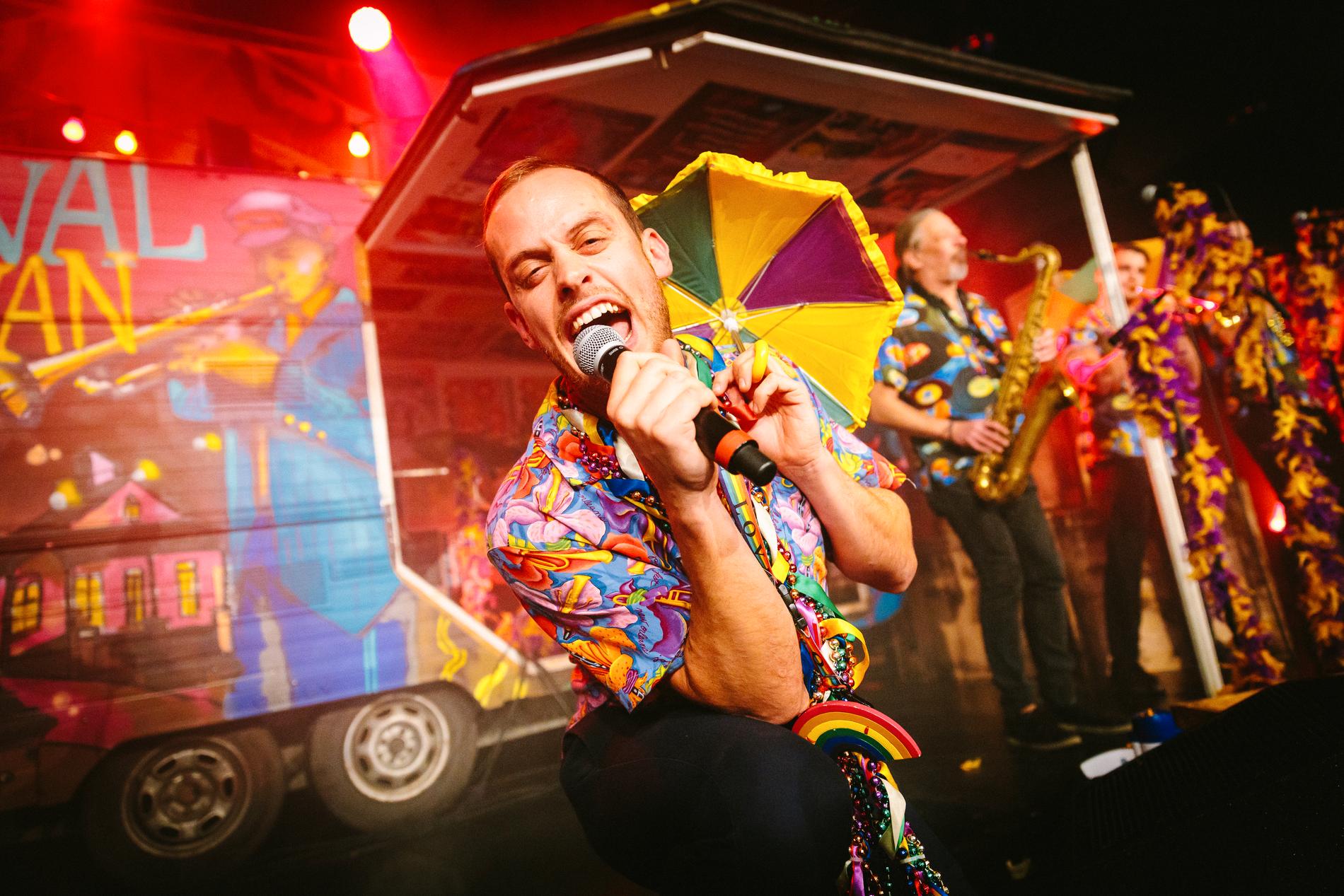 Glädjeorkestern Louisiana Avenue, med sångaren Pär Stenhammar i spetsen, tog initiativ till en interaktiv livekonsert från Cirkus i Stockholm. Pressbild.