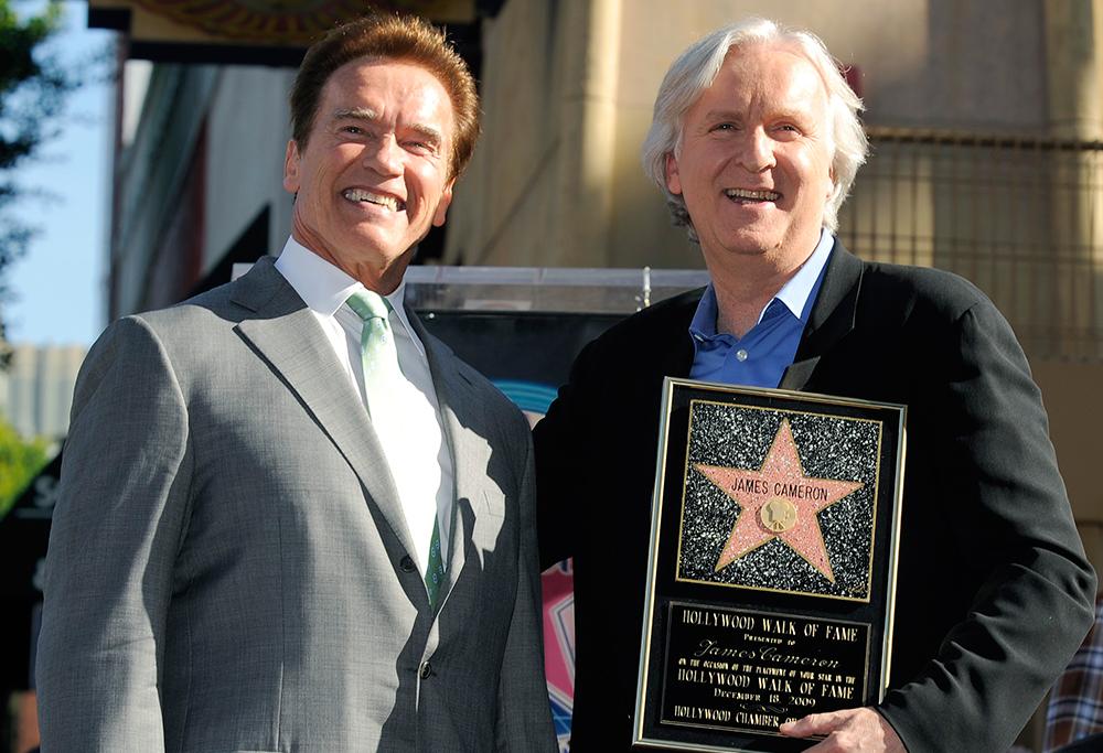 2009 fick regissören James Cameron en stjärna på Hollywood Walk of Fame. Arnold var på plats för att hylla Terminator-skaparen.