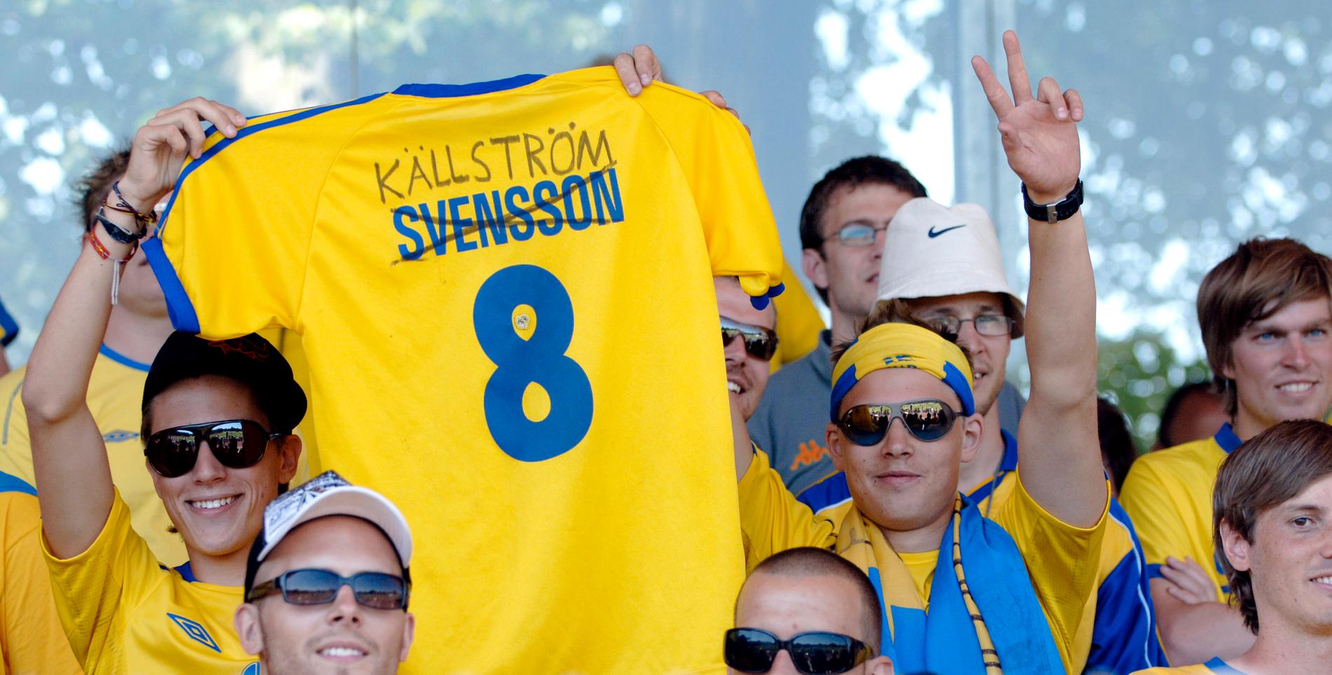 Svenska fans gjorde om sina matchtröjor. 
