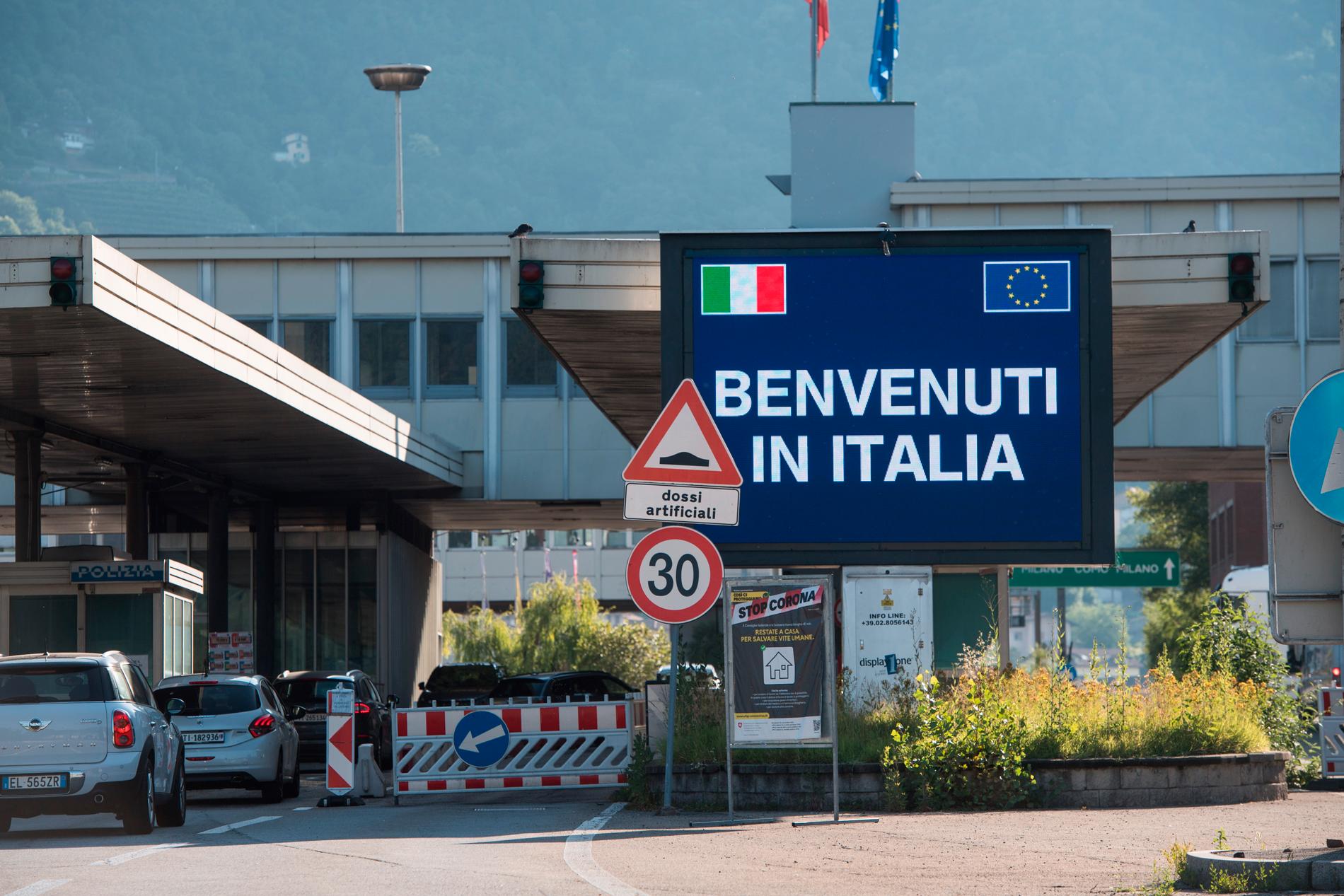 "Välkommen till Italien" hälsas de schweiziska resenärer som passerar den Italienska gränsen, Italienarna är dock inte lika välkomna på andra sidan, något man snart hoppas ändras. Arkivbild.