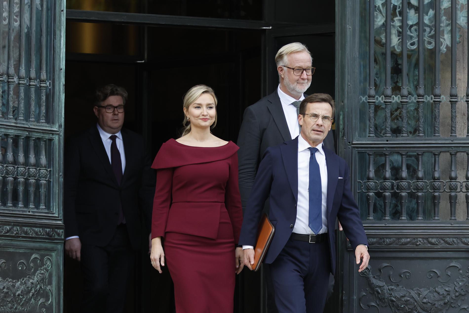 Ebba Busch (KD), Johan Pehrson (L) och statsminister Ulf Kristersson (M) vid regeringsskiftet 2022.