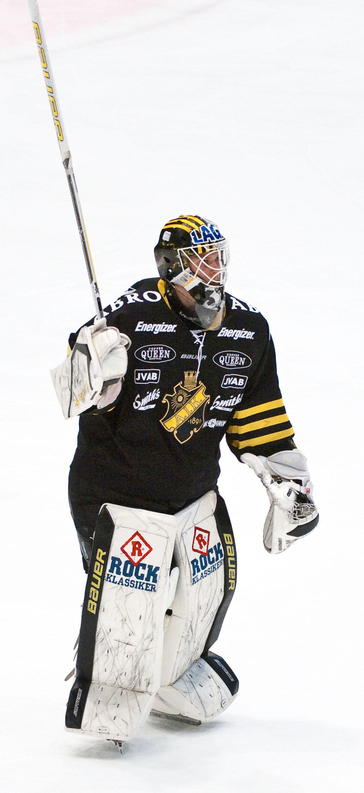Viktor Fasth fick lämna isen efter fyra insläppta mål.