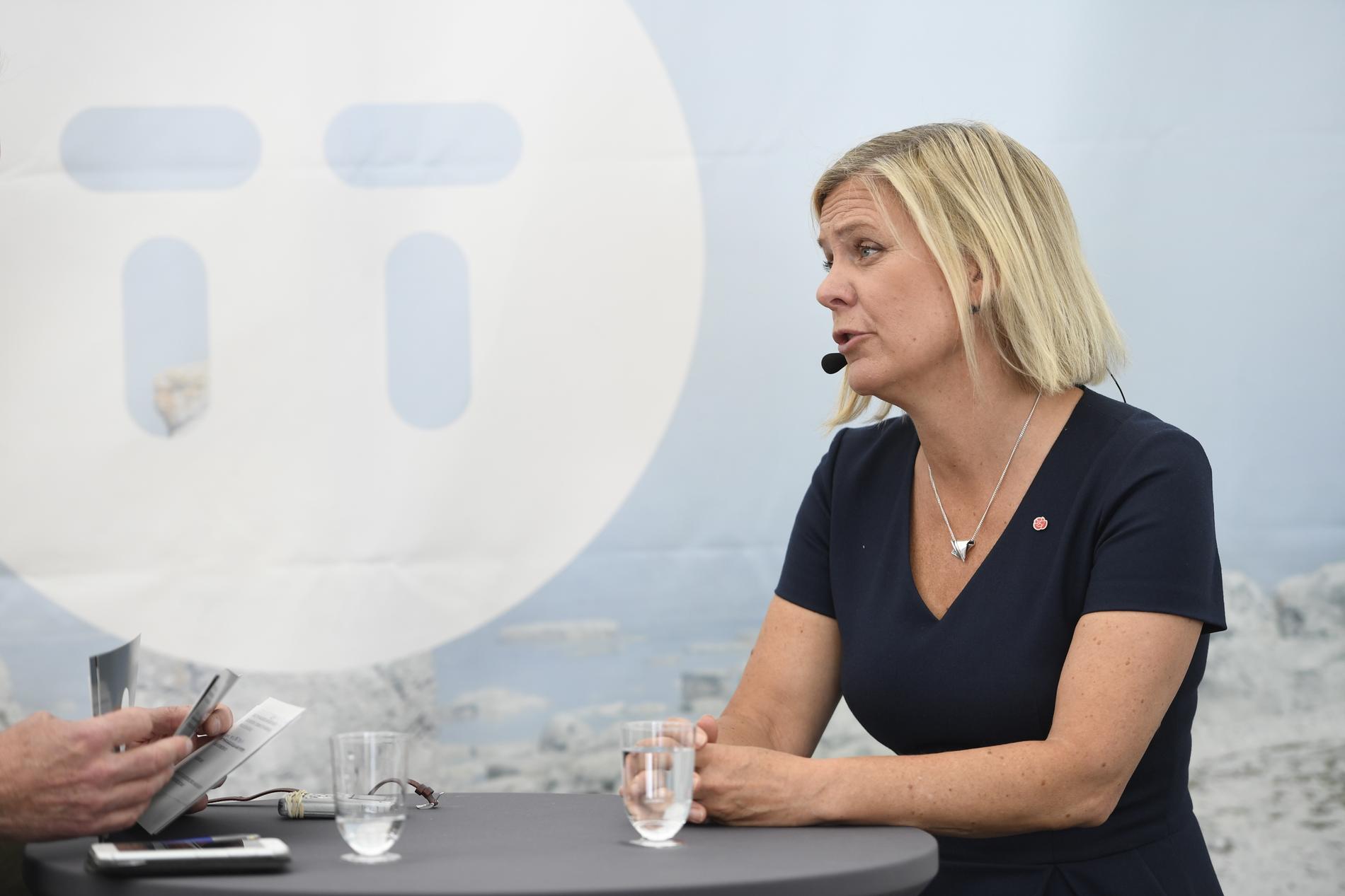 Finansminister Magdalena Andersson (S) säger i en TT-intervju att hon vill satsa mer på billigare tandvård.