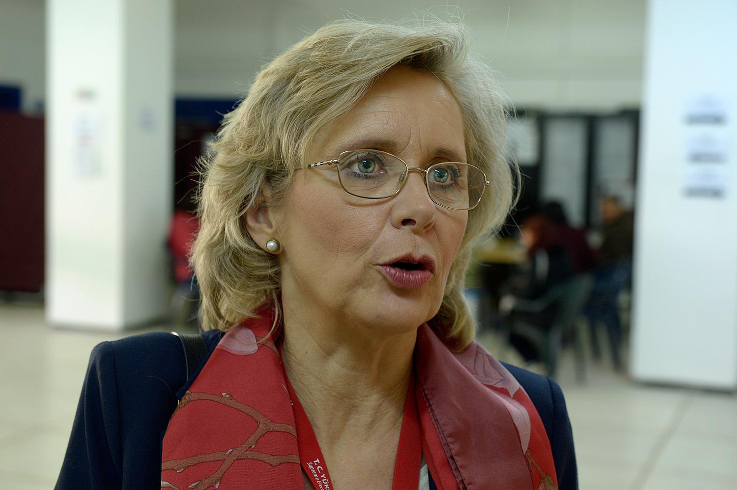 Svenska riksdagsledamoten Margareta Cederfelt (M) leder valobservatörerna.