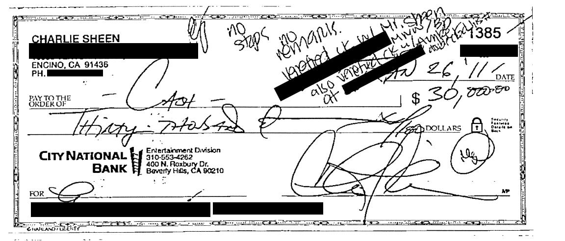 Checken på 30 000 dollar, signerad av Charlie Sheen.