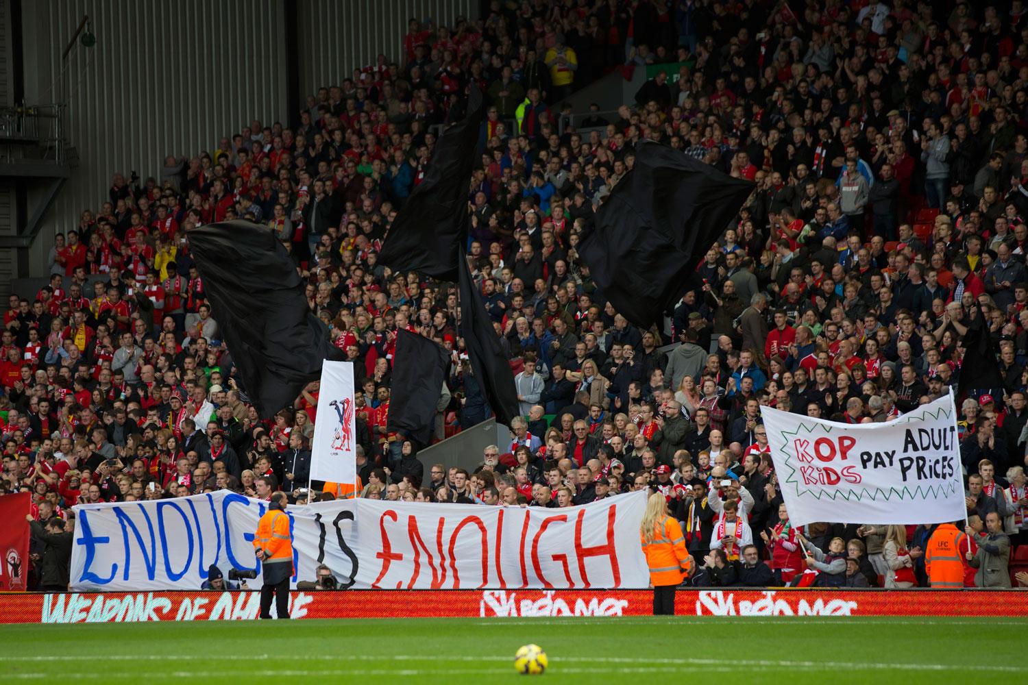 Liverpools supportrar har tidigare protesterat mot de höjda biljettpriserna.