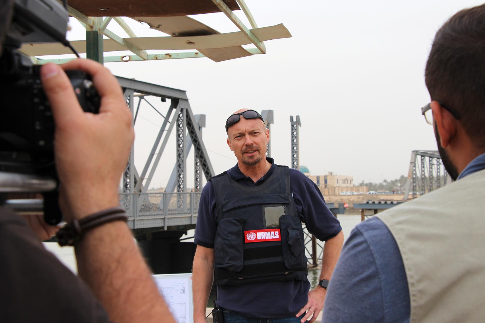 Svensken Pehr Lodhammar är chef för FN:s min- och ammunitionsröjare i Irak.