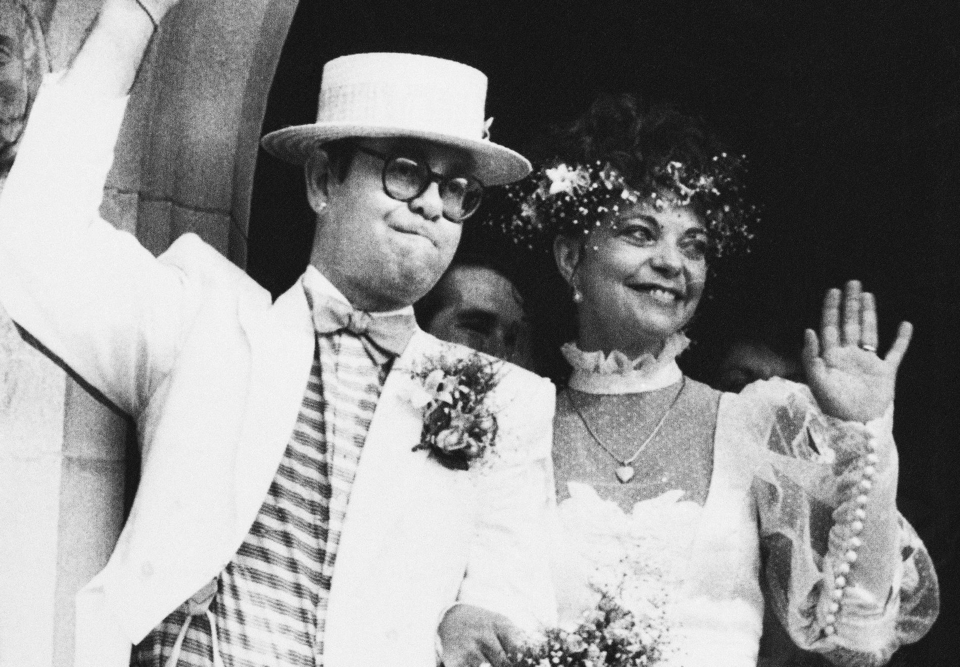 Elton John och Renate Blauel vid bröllopet 1984. Arkivbild.