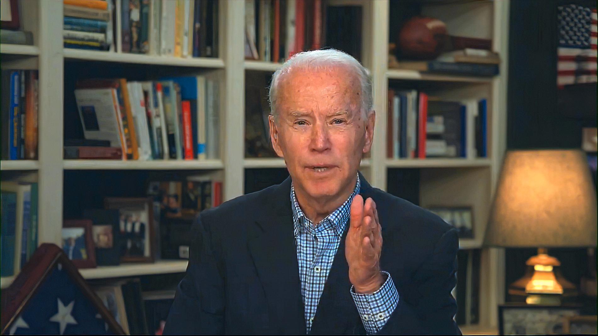 Demokraternas presidentaspirant Joe Biden vid en presskonferens via videolänk i mars.