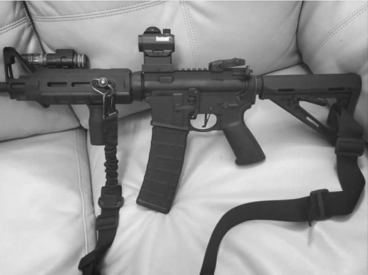 Skytten Devin Kelley lade upp bilder av vapen på sin Facebook. 