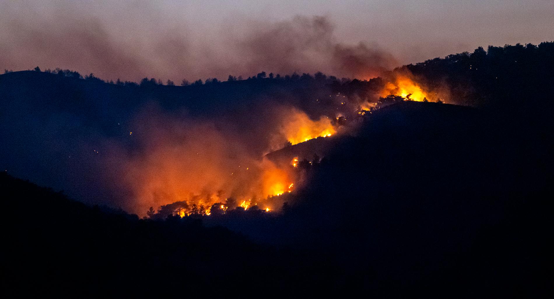 Skogsbränder har plågat södra Europa i sommar. En konsekvens av extremvärmen. Bilden är från Rhodos.