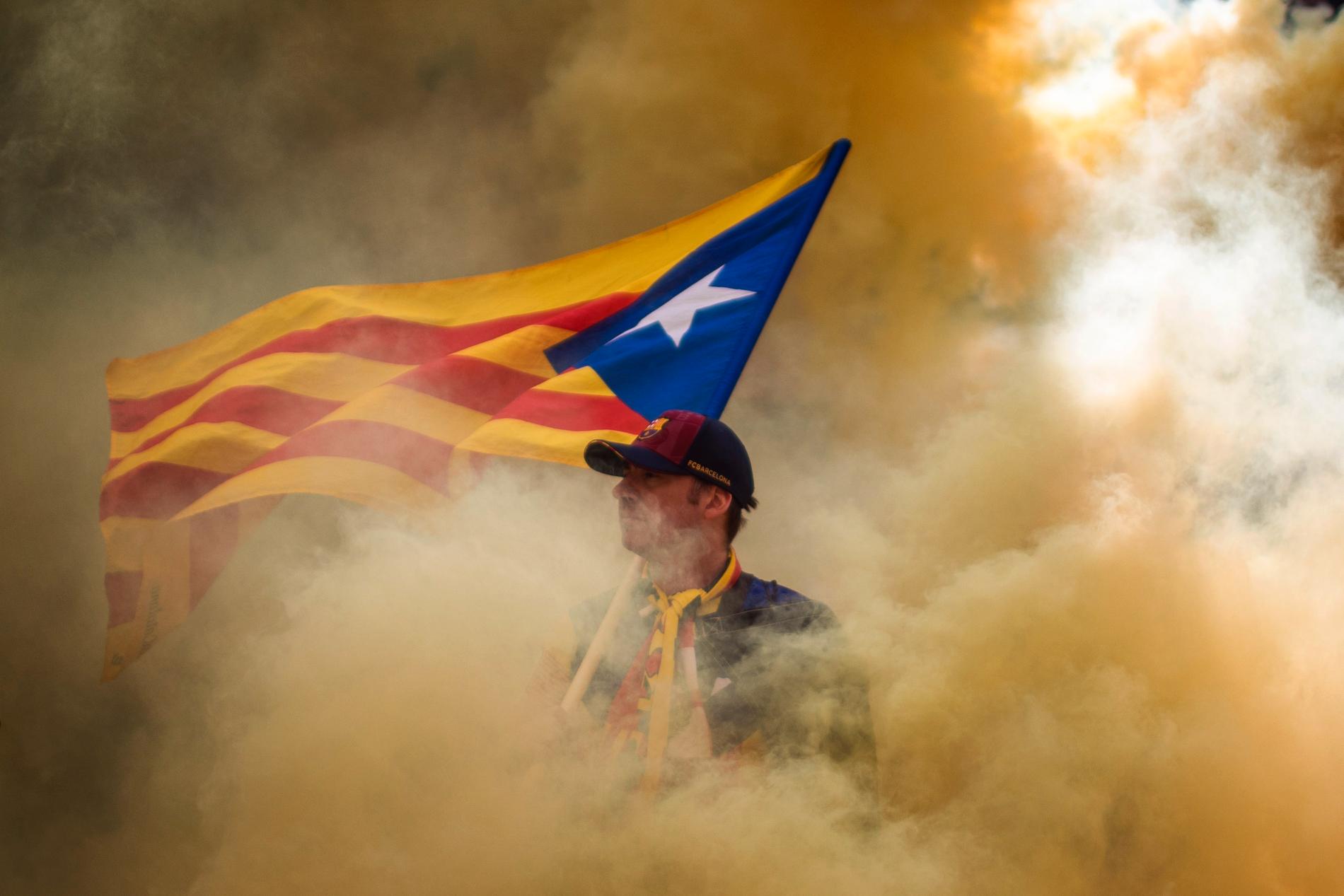 Katalanska självständighetsfanor vajade i Barcelona, när självständighetstörstande invånare firade sin nationaldag.