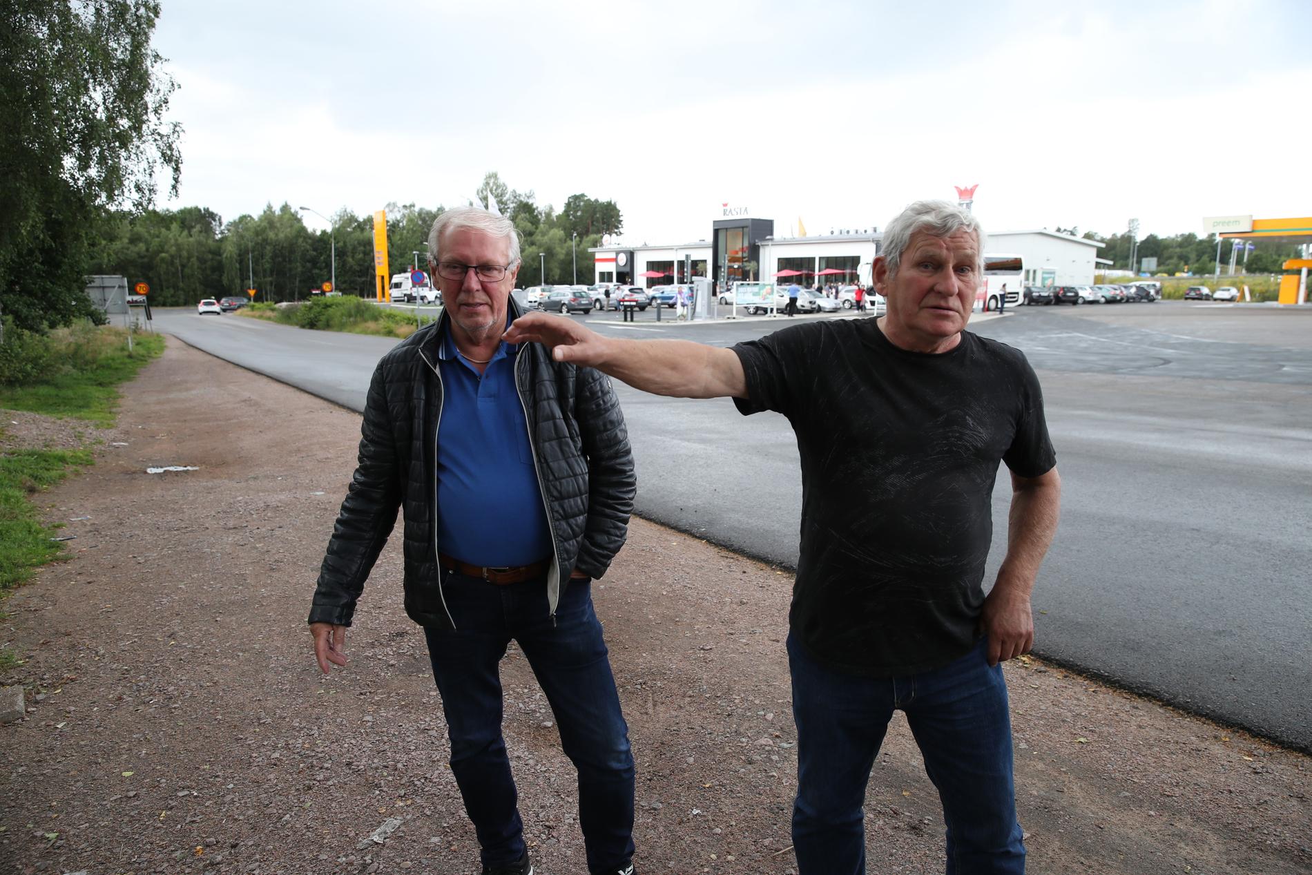 Tord Falk och Sven-Erik Nilsson har hjälpt till i sökandet efter Gert Inge. ”Det är grymt att han blev mördad. Att han kanske blev ihjälslagen för en bil”, säger Tord.