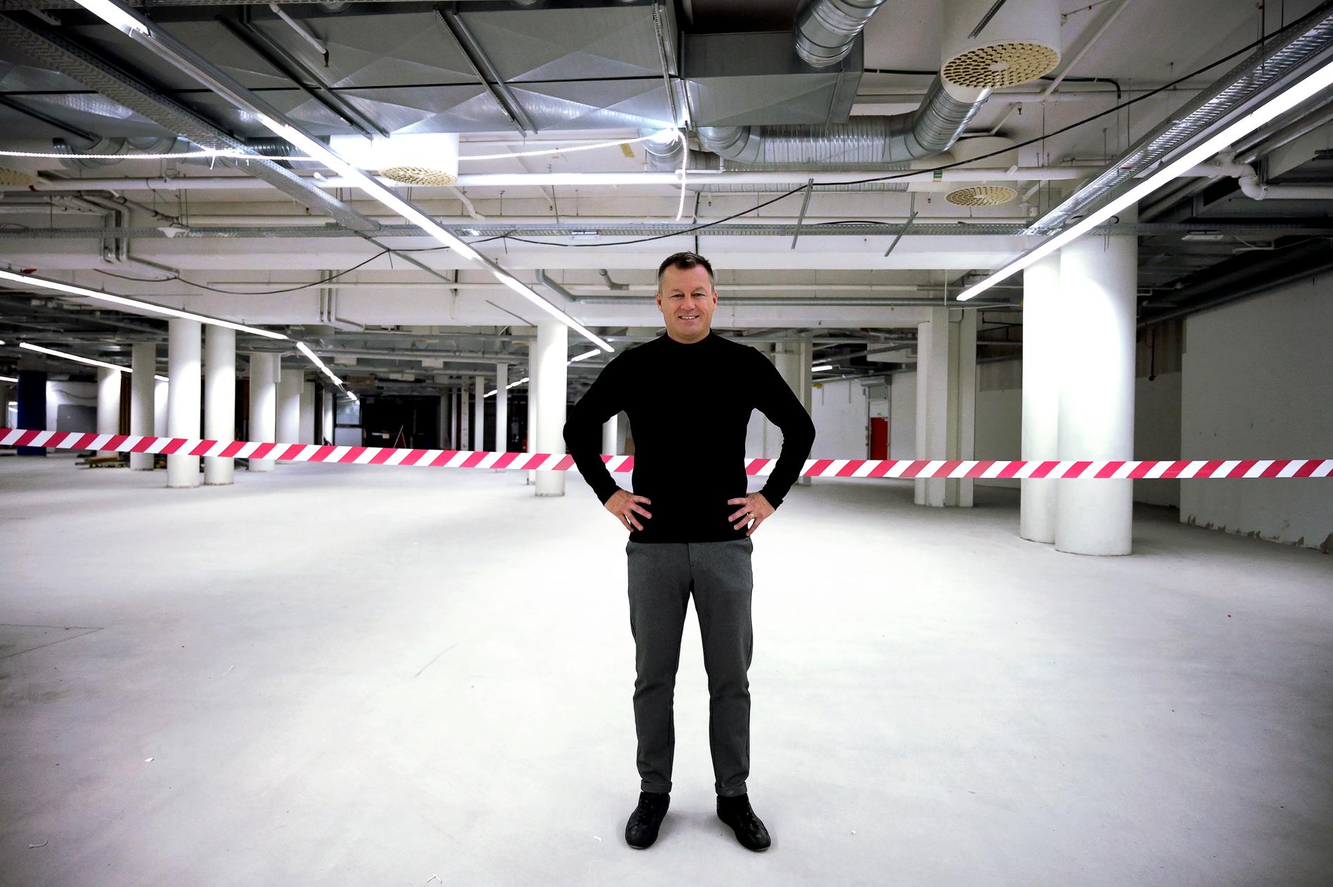 Jesper Brodin, vd för Ingka Group i lokalen som nästa sommar kommer att inrymma ett nytt Ikea varuhus, i Gallerian i centrala Stockholm.