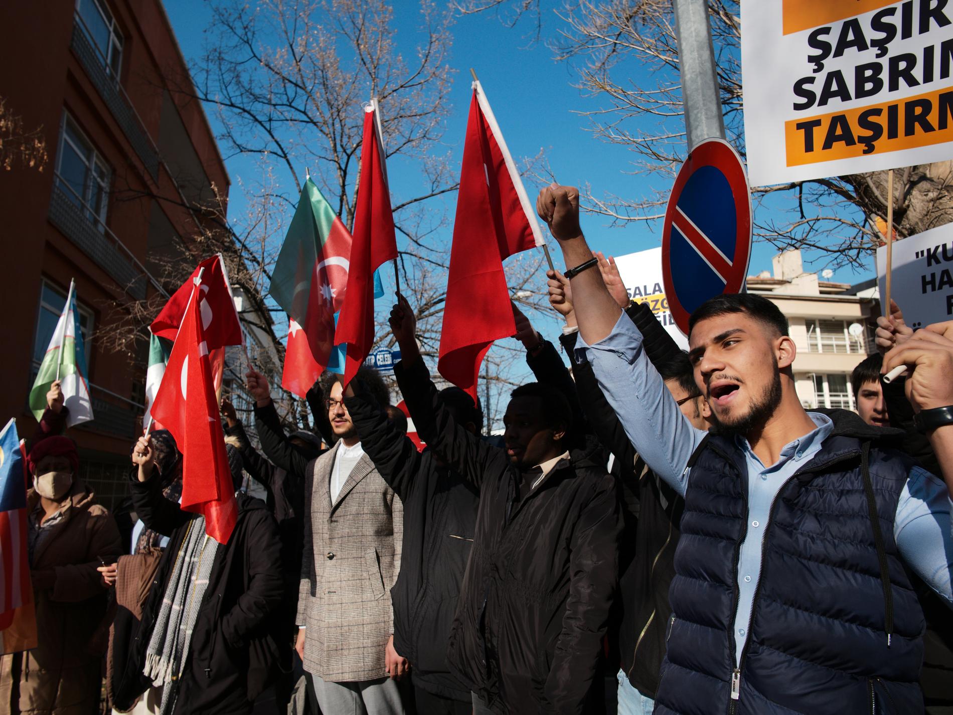 Ambassaden i Ankara stängd efter protester