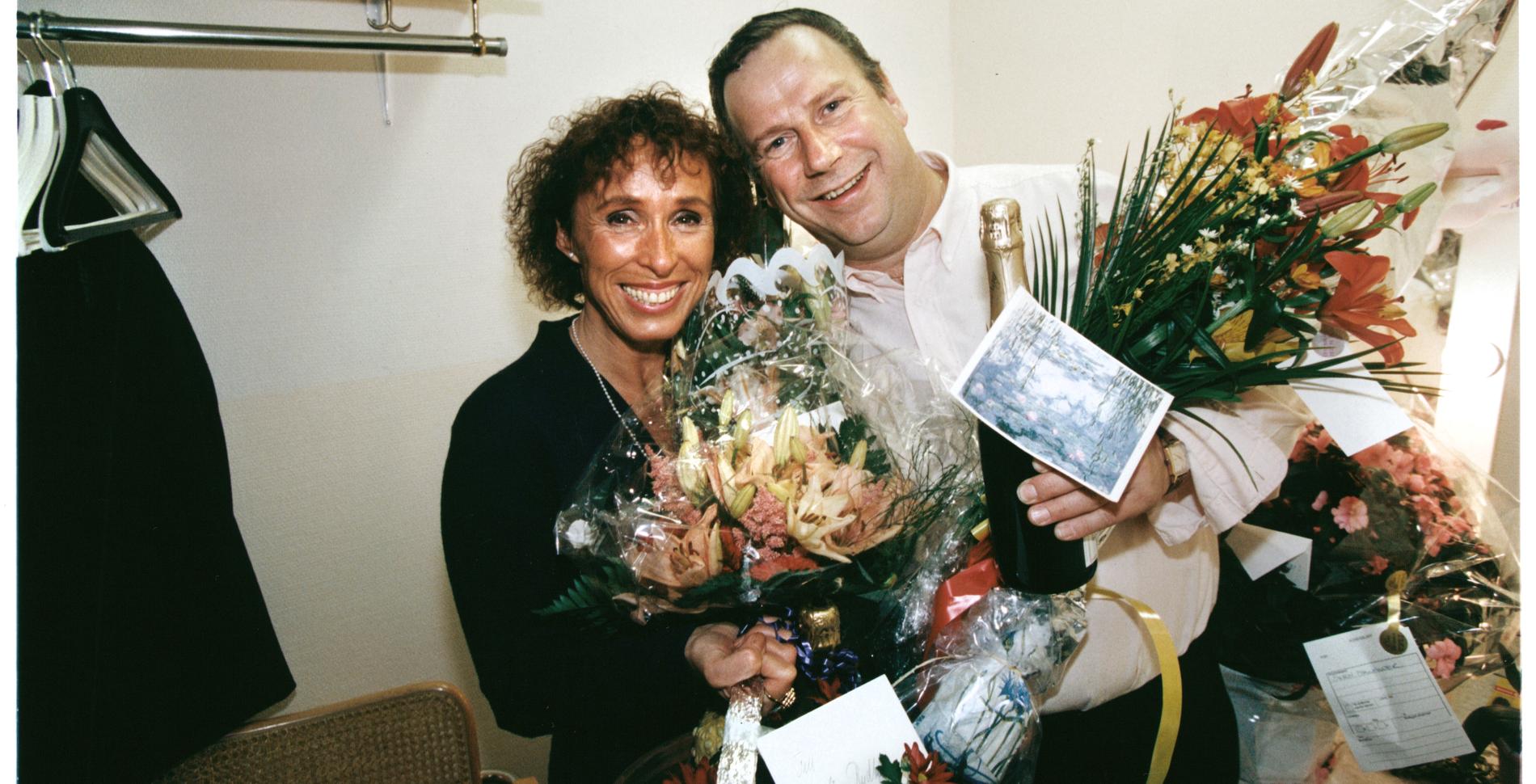 Eva Rydberg och Sven Melander bakom scenen efter premiären på musicalen "Poppis" som spelades på Folkan i Stockholm 1993.