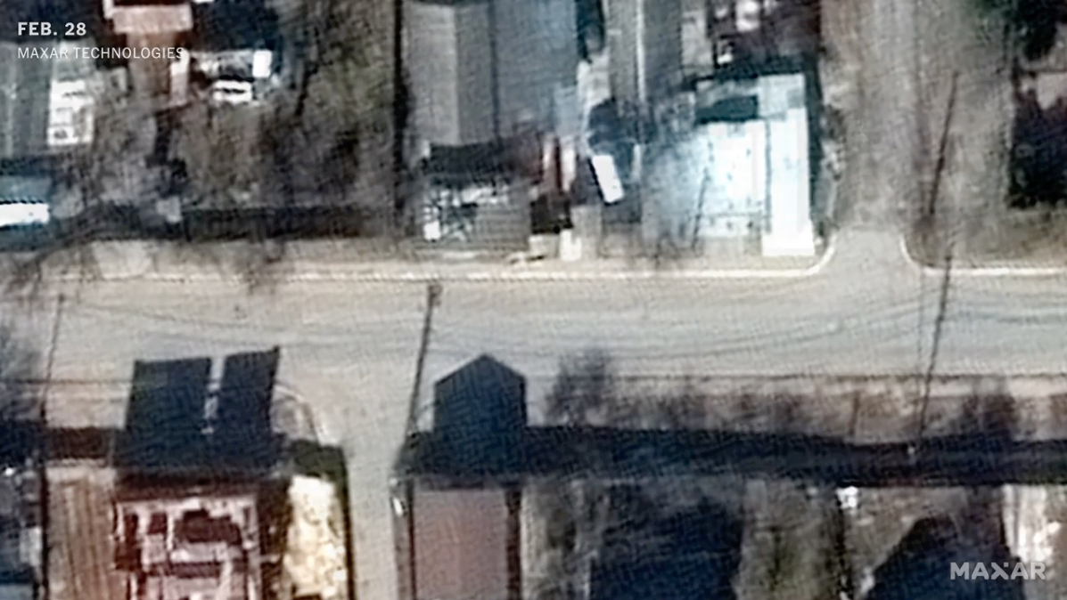 Satellitbilden visar gatan i Butja den 28 februari.