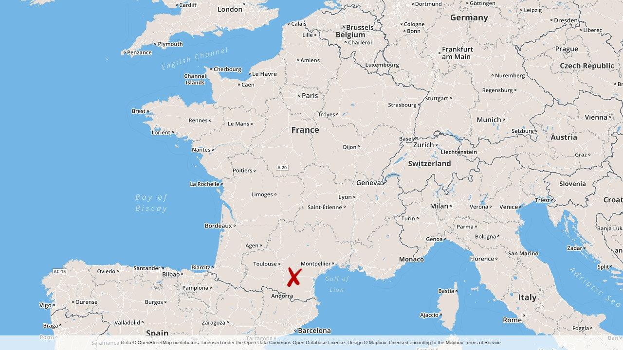 Höga halter av arsenik har hittats hos barn nära en nedlagd gruva i södra Frankrike.